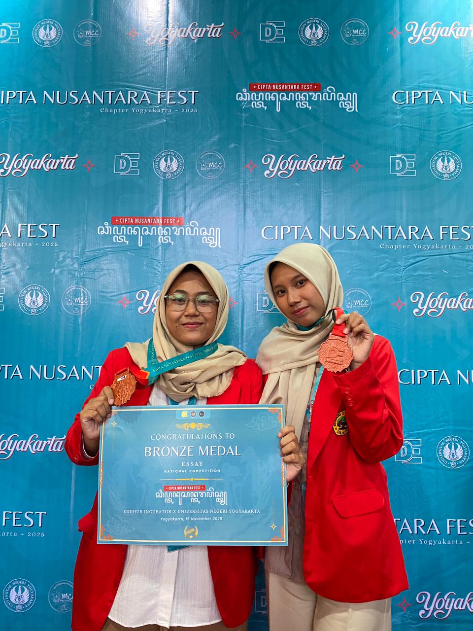 Mahasiswa Untag Surabaya Raih Bronze Medal pada Essay Competition Eduhub Incubator X UNY 2025